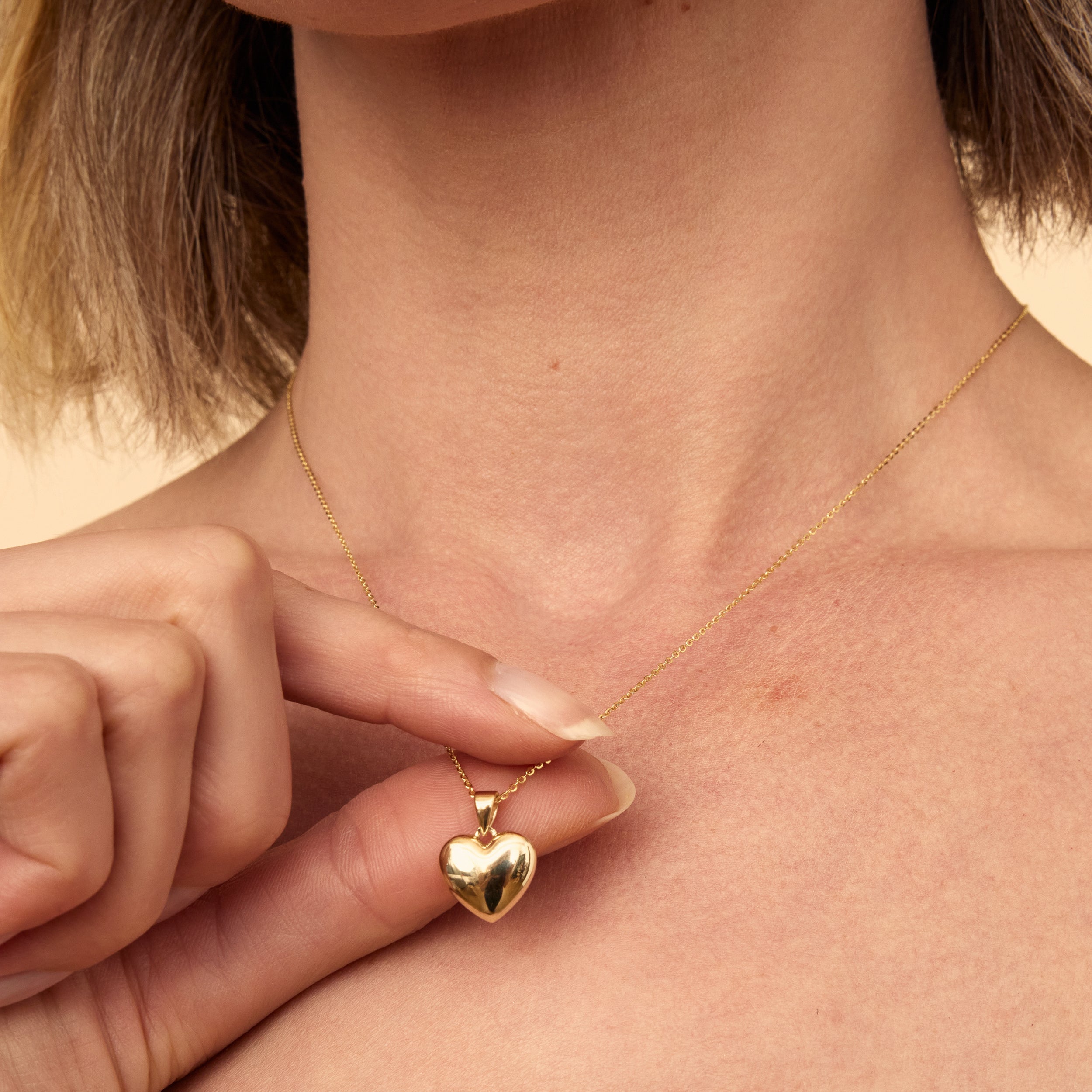 10K Gold Lovely Heart Pendant Necklace