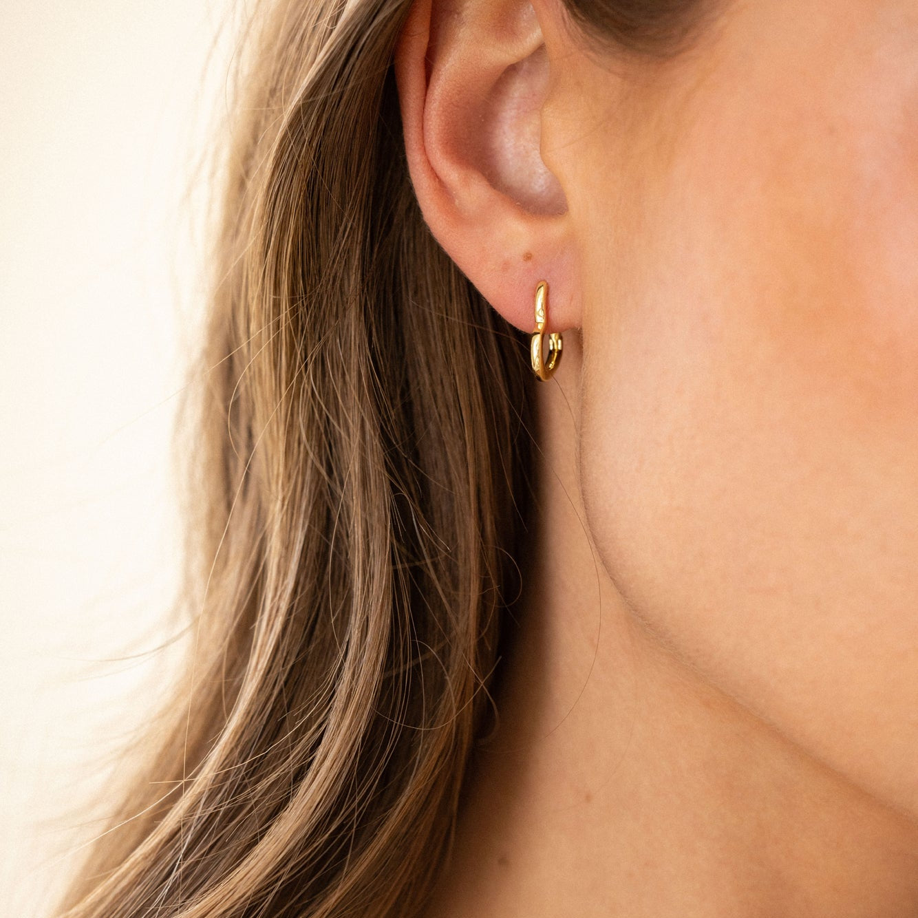 14K Gold Amora Heart Hoops