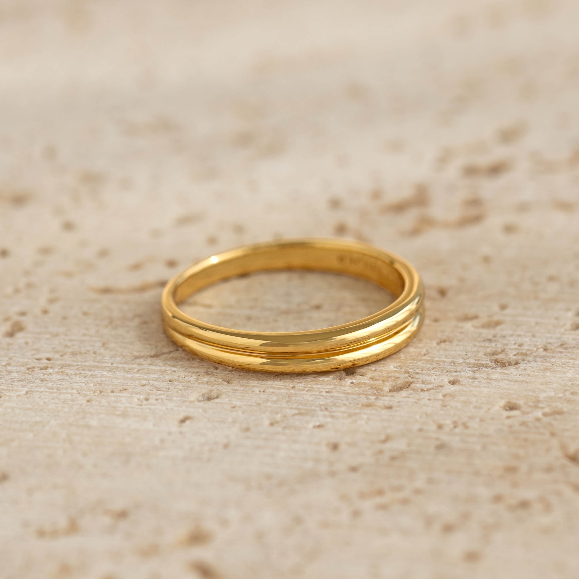 14K Gold Ribbed Tapered Band Ring
