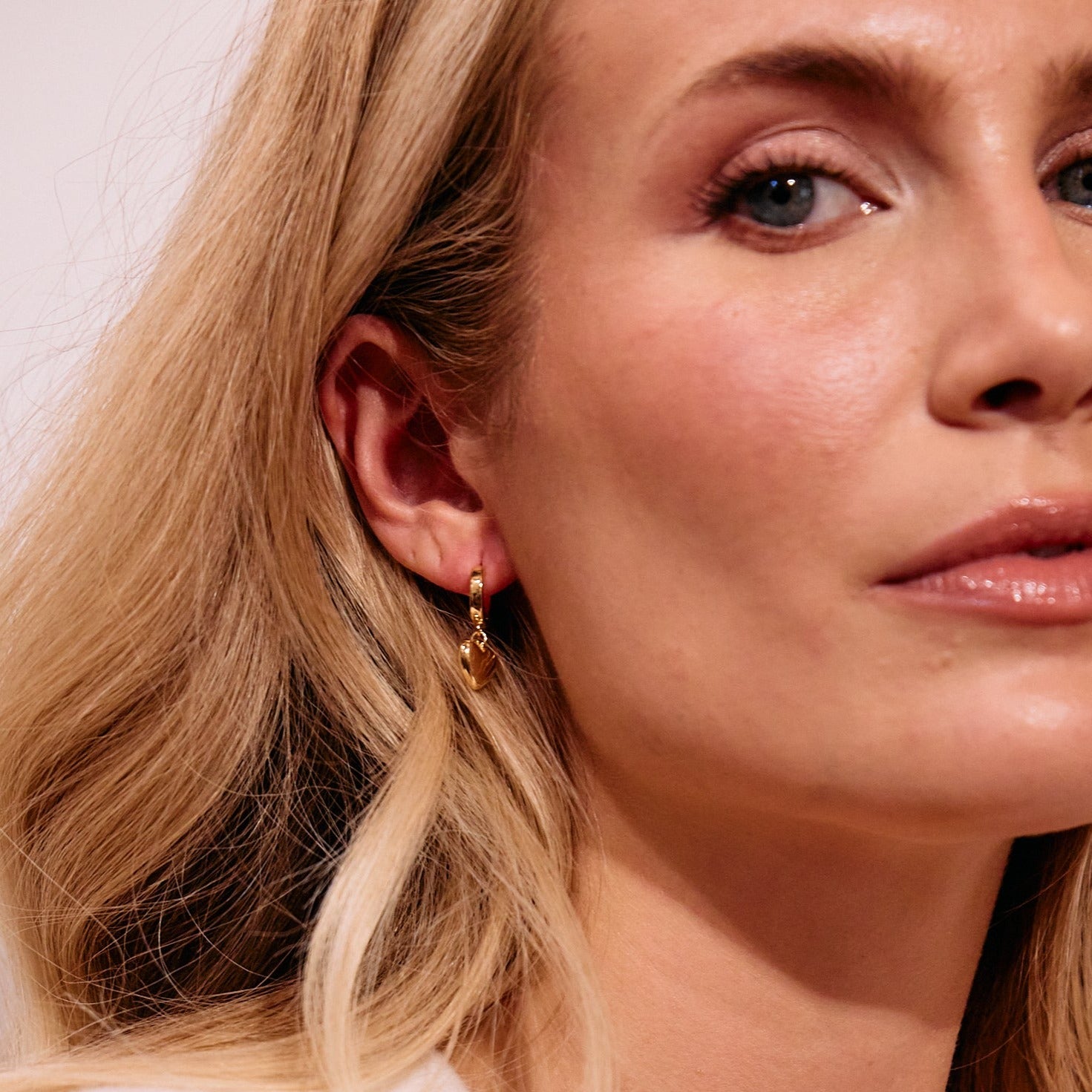 14K Gold Amora Heart Earrings