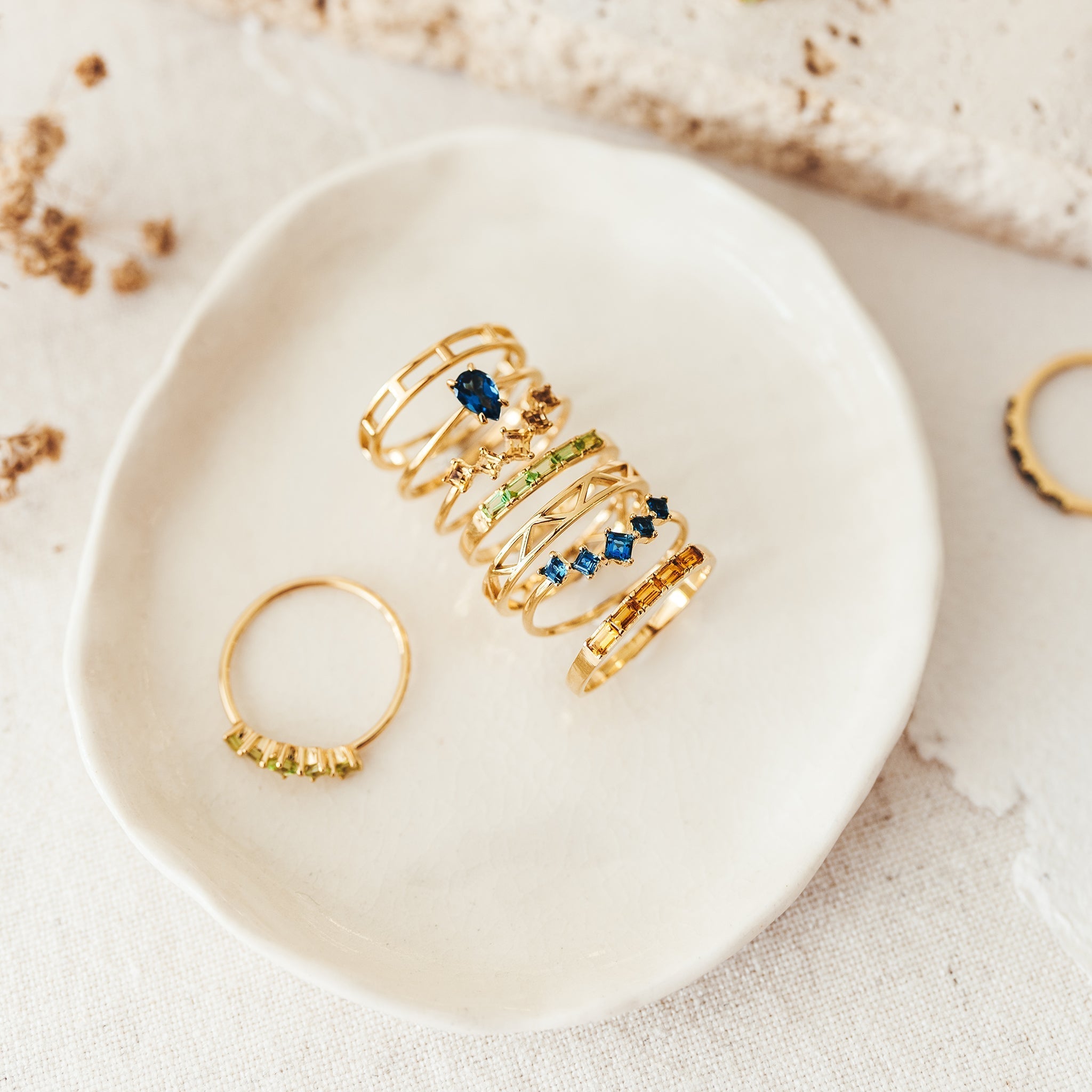 14K Gold Symmetric Triangle Pattern Statement Ring