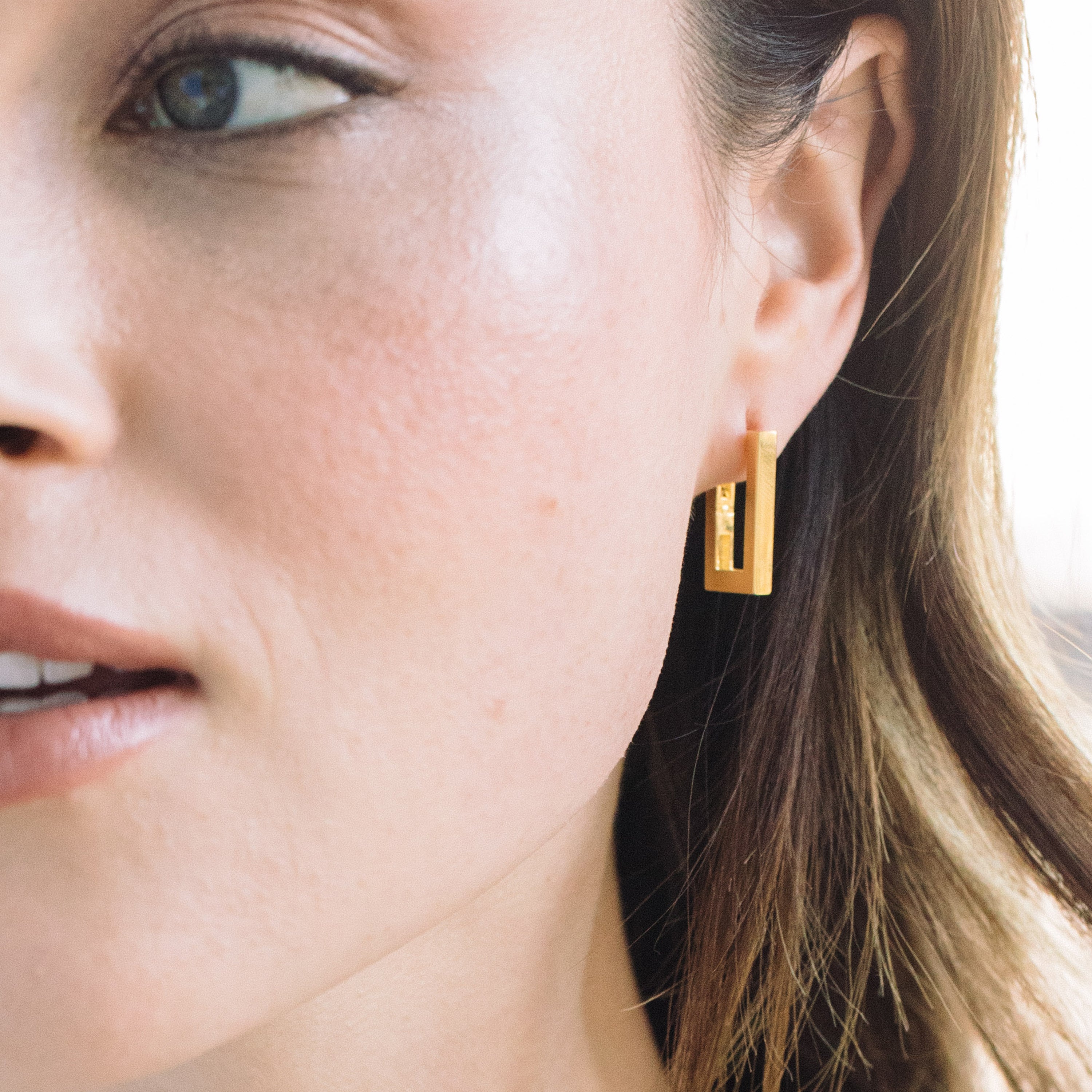 14K Gold Aurelia Classic Hoops