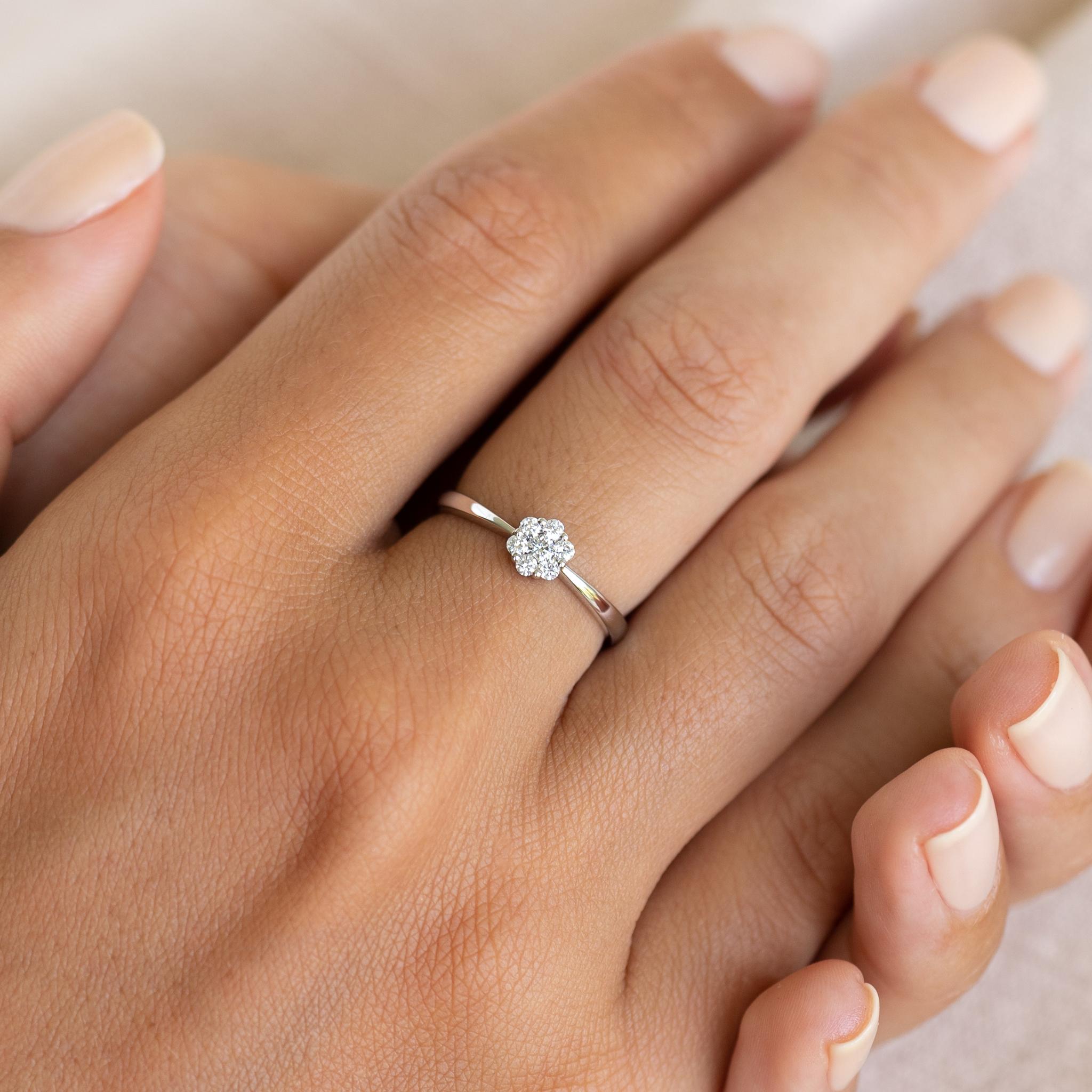 14K White Gold Round Diamond Cluster Tapered Band Ring
