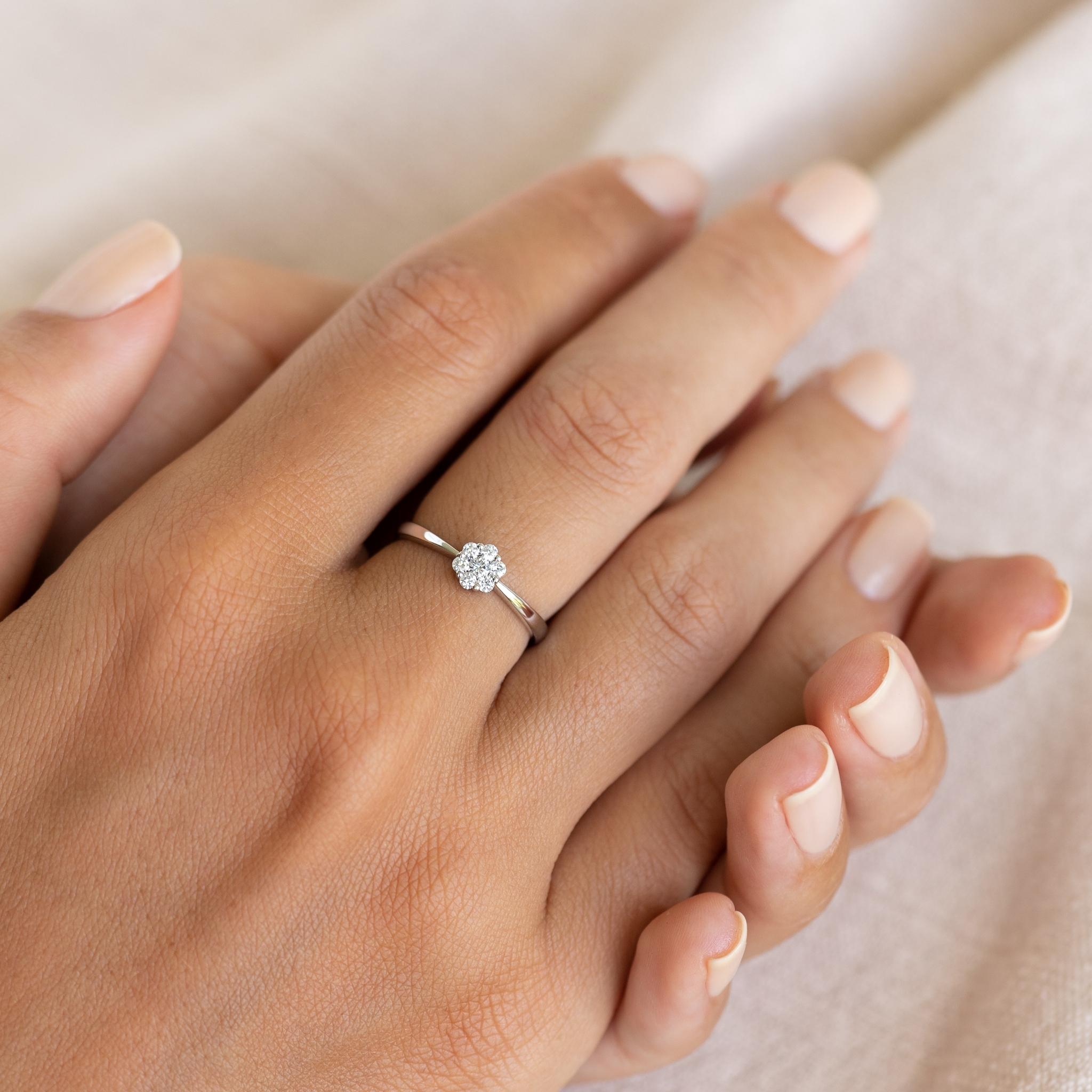 14K White Gold Round Diamond Cluster Tapered Band Ring