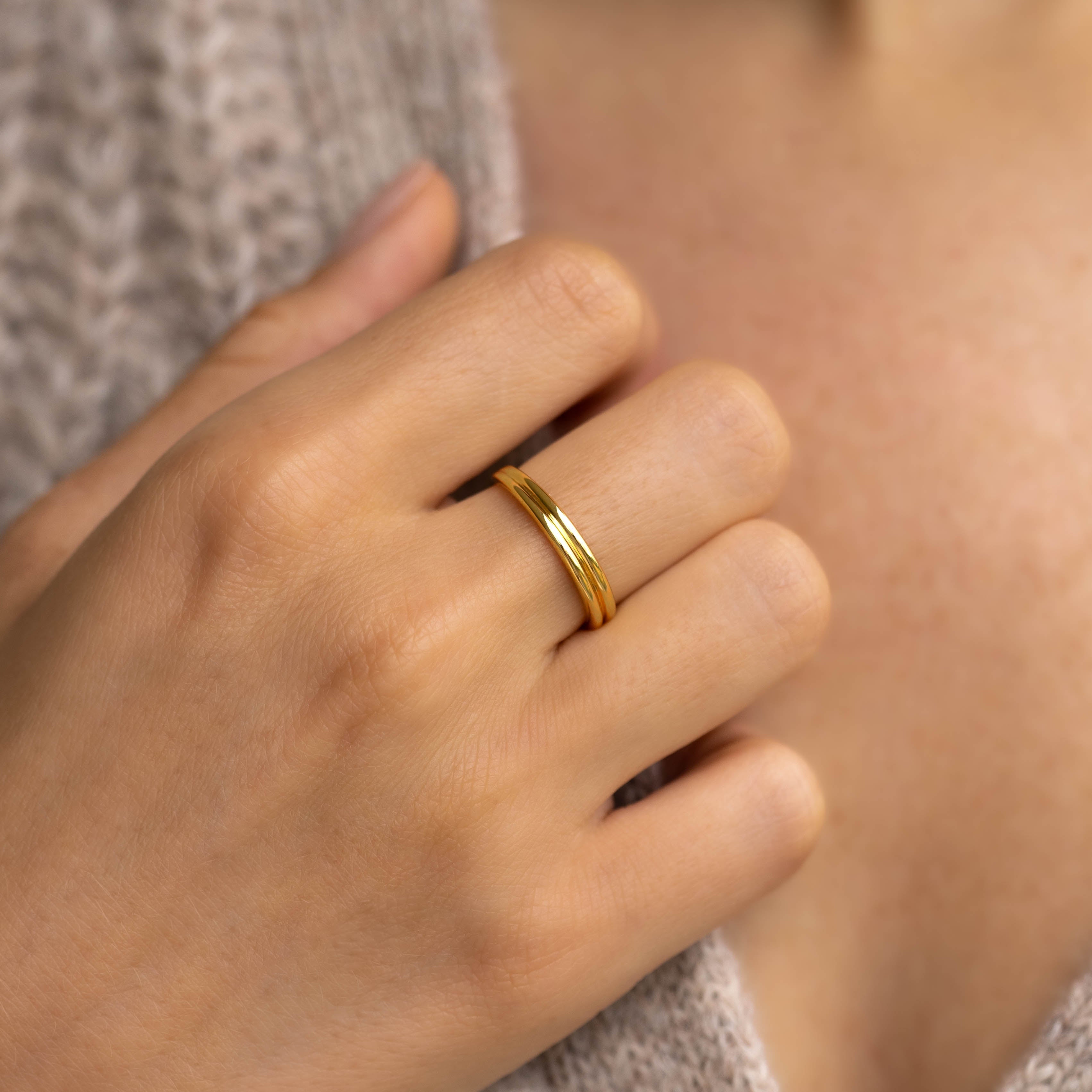 14K Gold Ribbed Tapered Band Ring