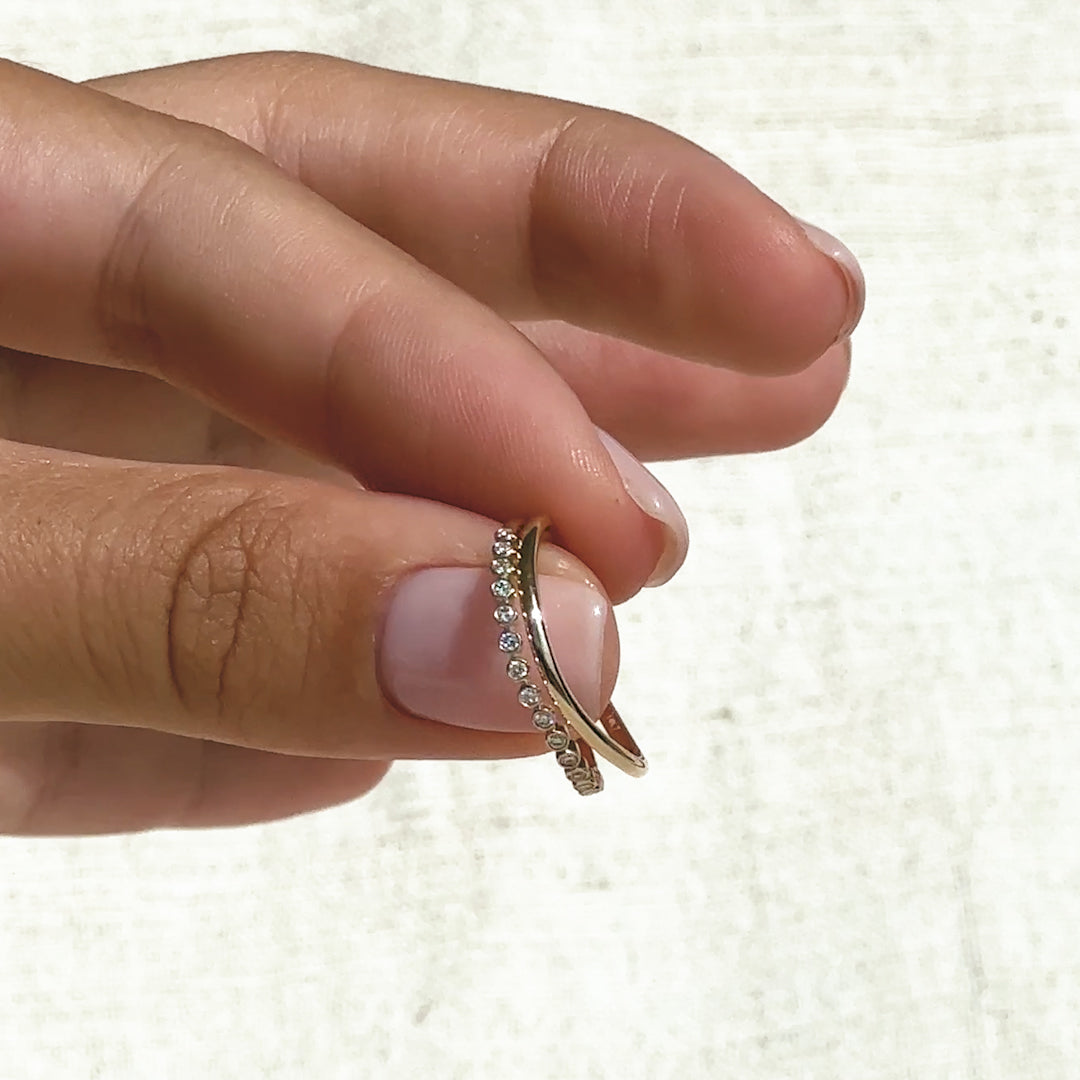 14K Gold Wavy Moissanite Diamond Band Ring